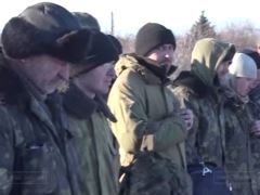 Солдаты ВСУ из Дебальцевского котла сдаются в плен